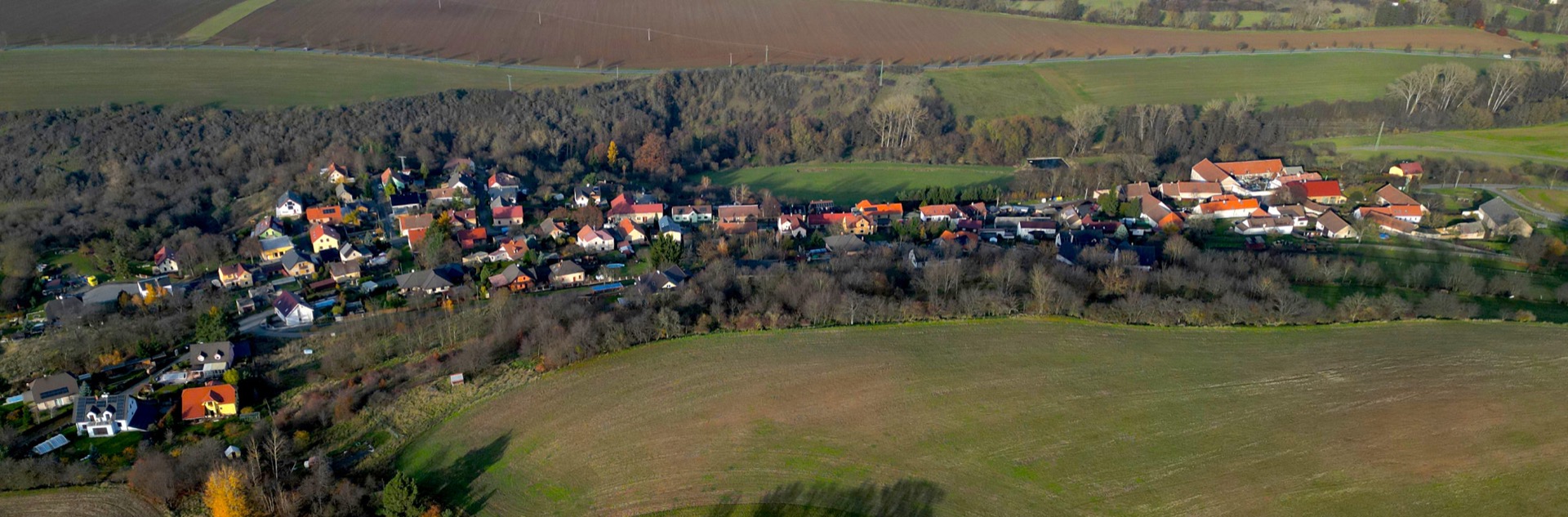 Pohled na obec Trubská a okolní přírodu